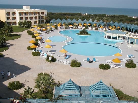 الحكومة في واد ومؤسساتها في واد : مئات النزل في نابل وسوسة والمنستير وجربة تهددها " الستاغ والصوناد "‎